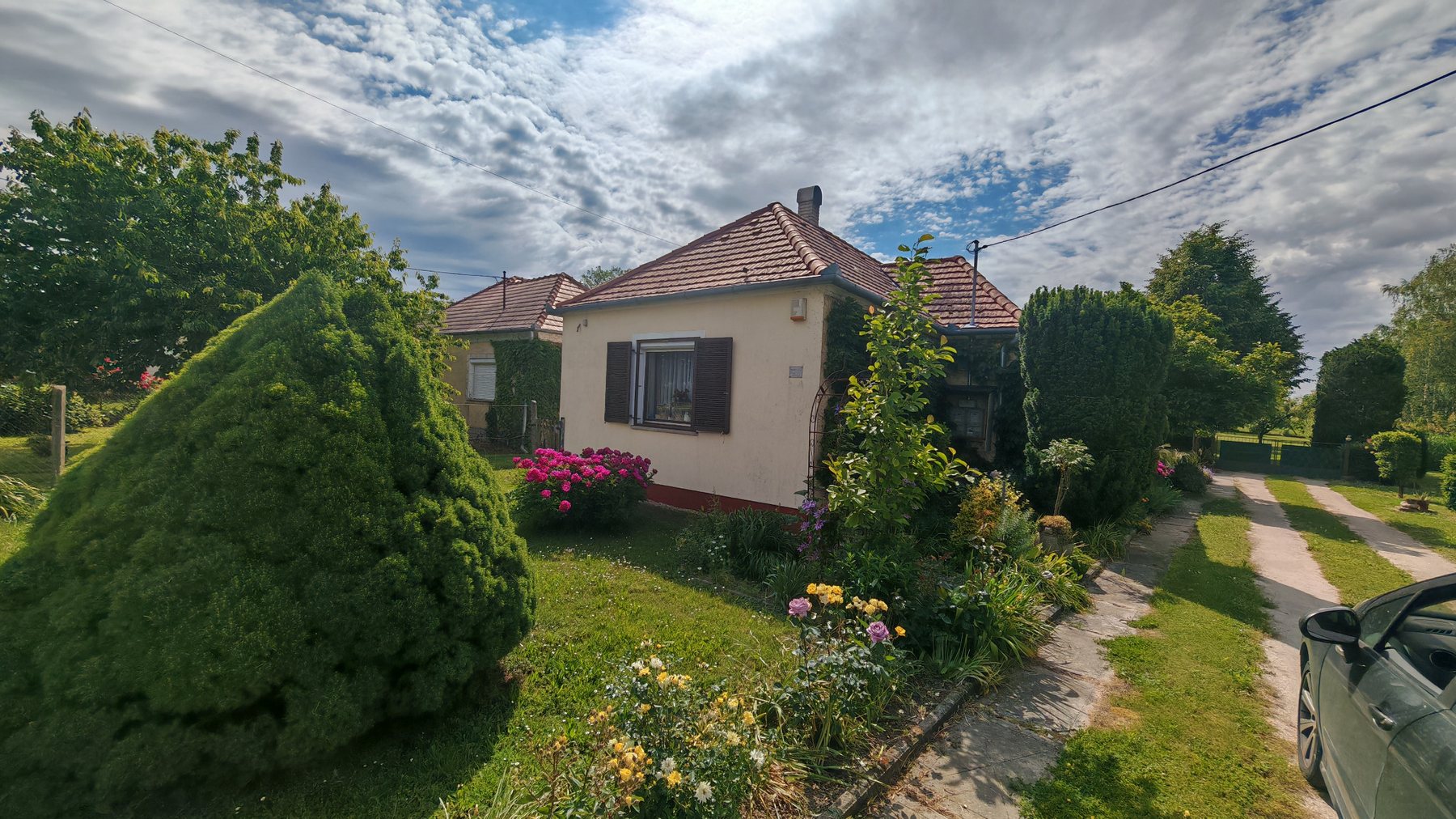 Einfamilienhaus mit schönem Grundstück in Pötréte