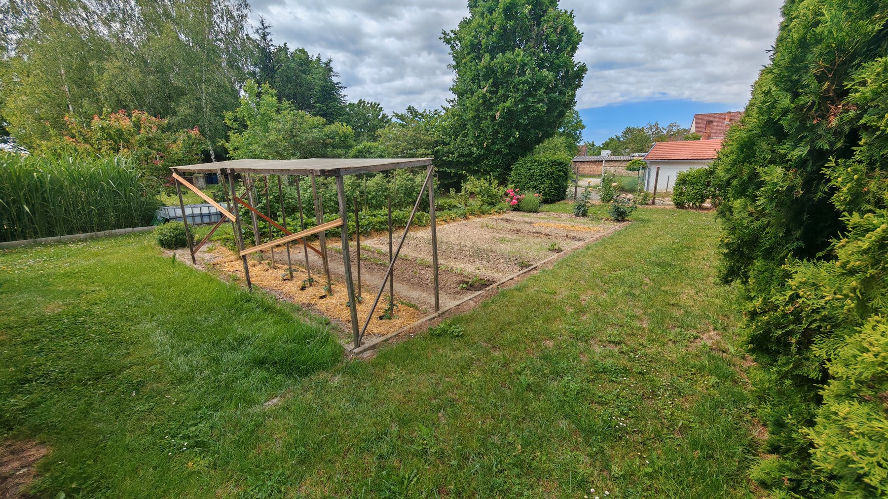 Einfamilienhaus mit schönem Grundstück in Pötréte