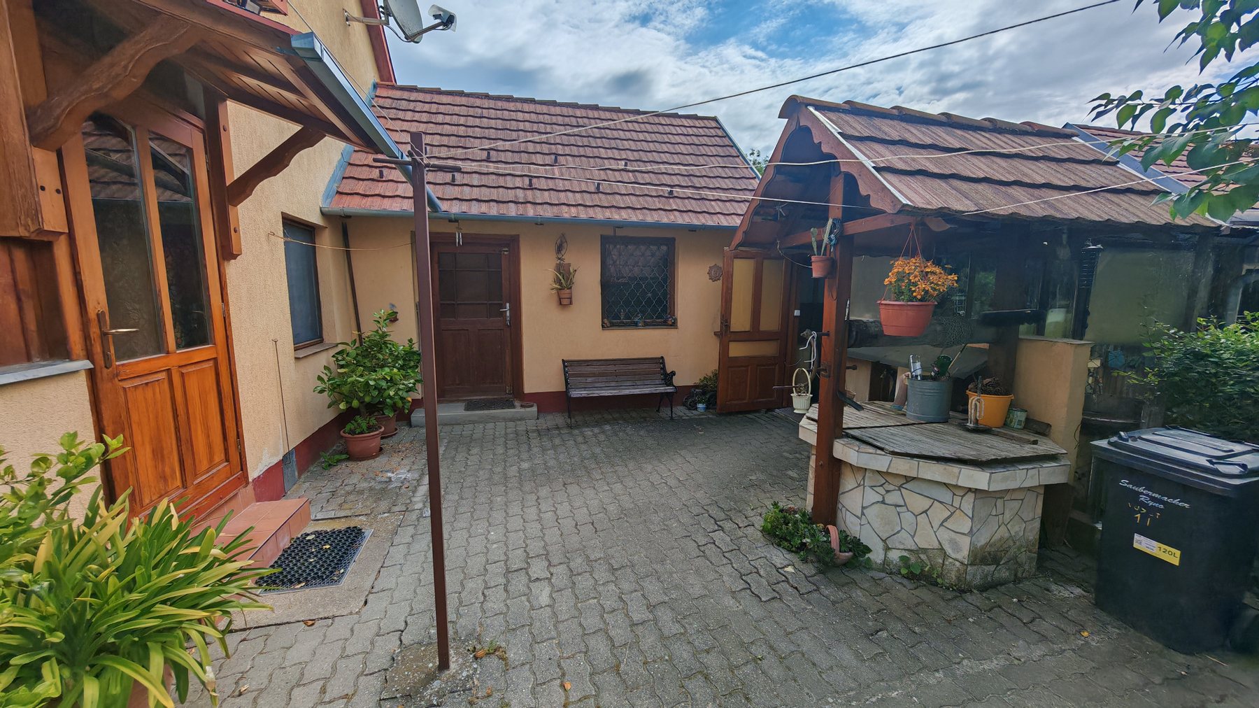 Einfamilienhaus mit schönem Grundstück in Pötréte