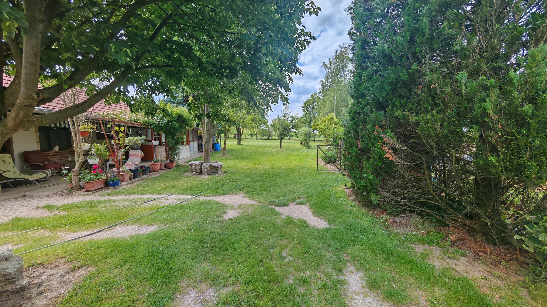 Einfamilienhaus mit schönem Grundstück in Pötréte