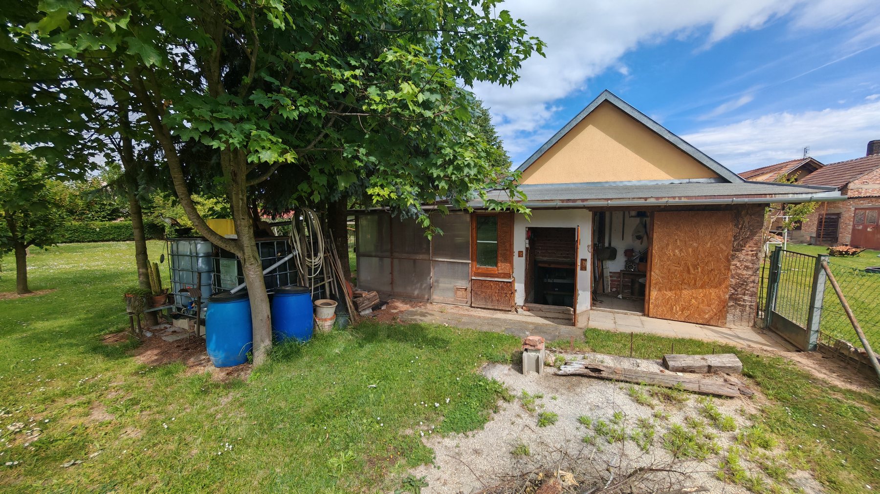 Einfamilienhaus mit schönem Grundstück in Pötréte