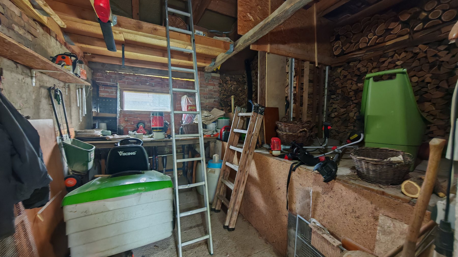 Einfamilienhaus mit schönem Grundstück in Pötréte