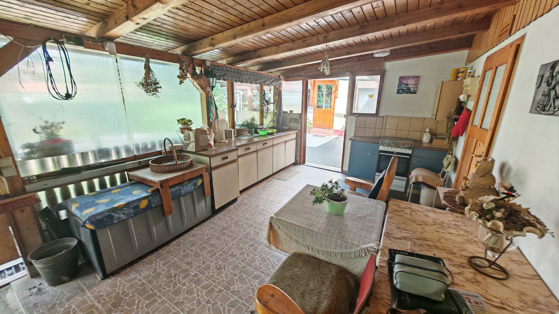 Einfamilienhaus mit schönem Grundstück in Pötréte