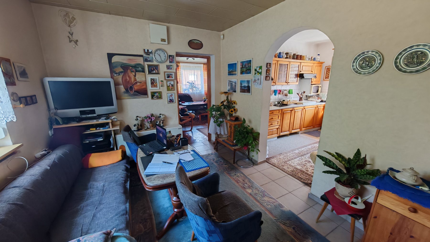 Einfamilienhaus mit schönem Grundstück in Pötréte