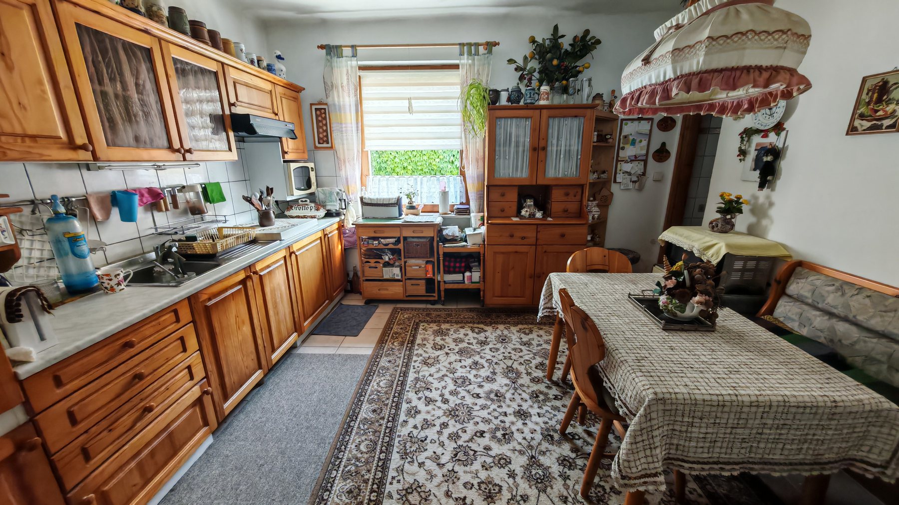Einfamilienhaus mit schönem Grundstück in Pötréte