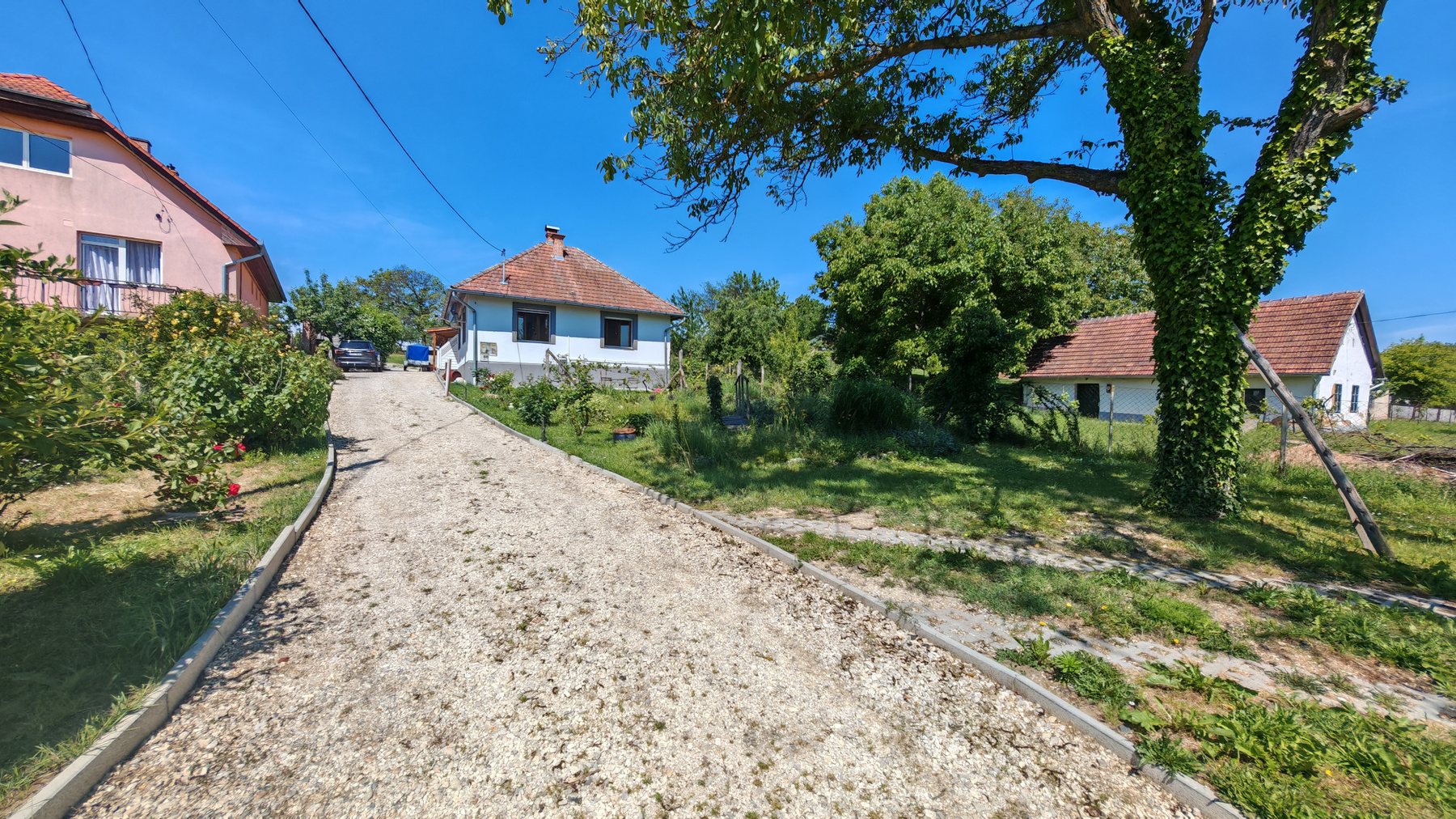 Einfamilienhaus mit Ferienwohnung in Szentliszló