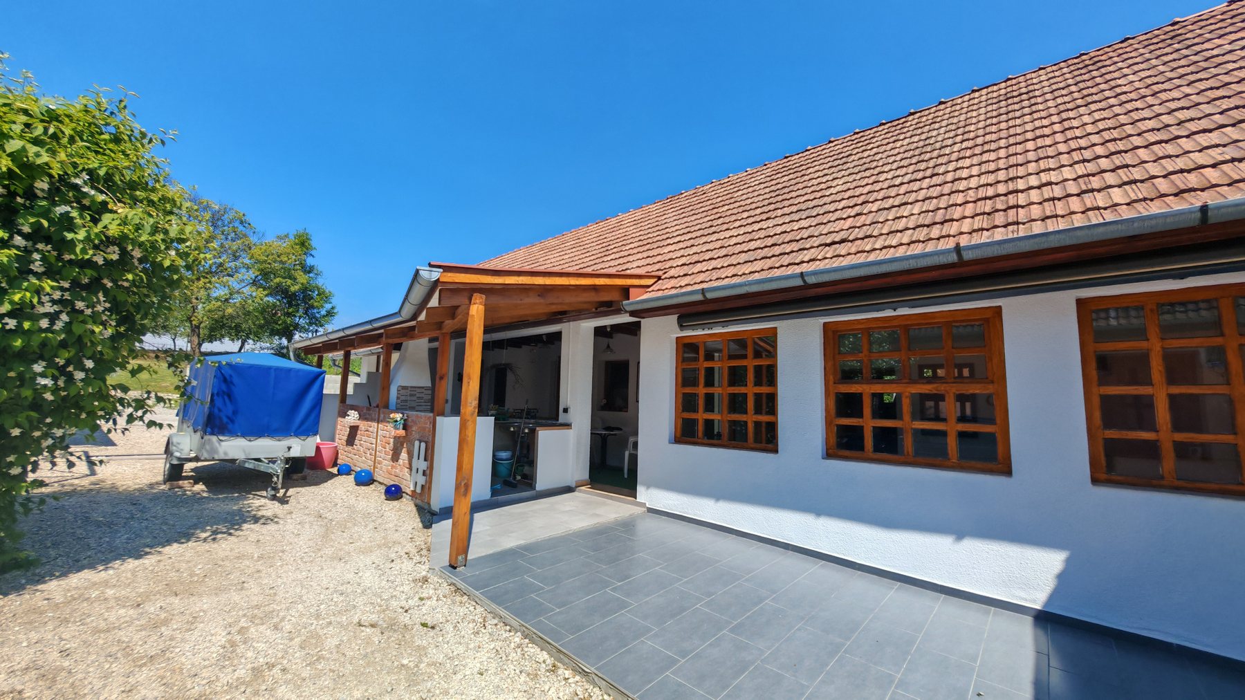 Einfamilienhaus mit Ferienwohnung in Szentliszló