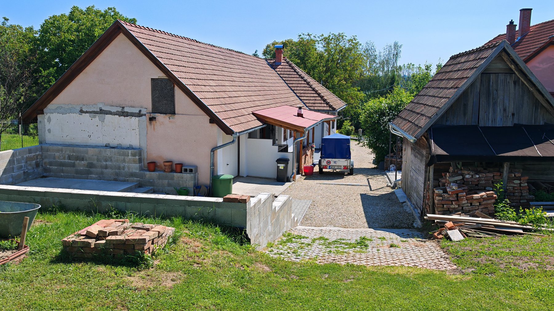 Einfamilienhaus mit Ferienwohnung in Szentliszló