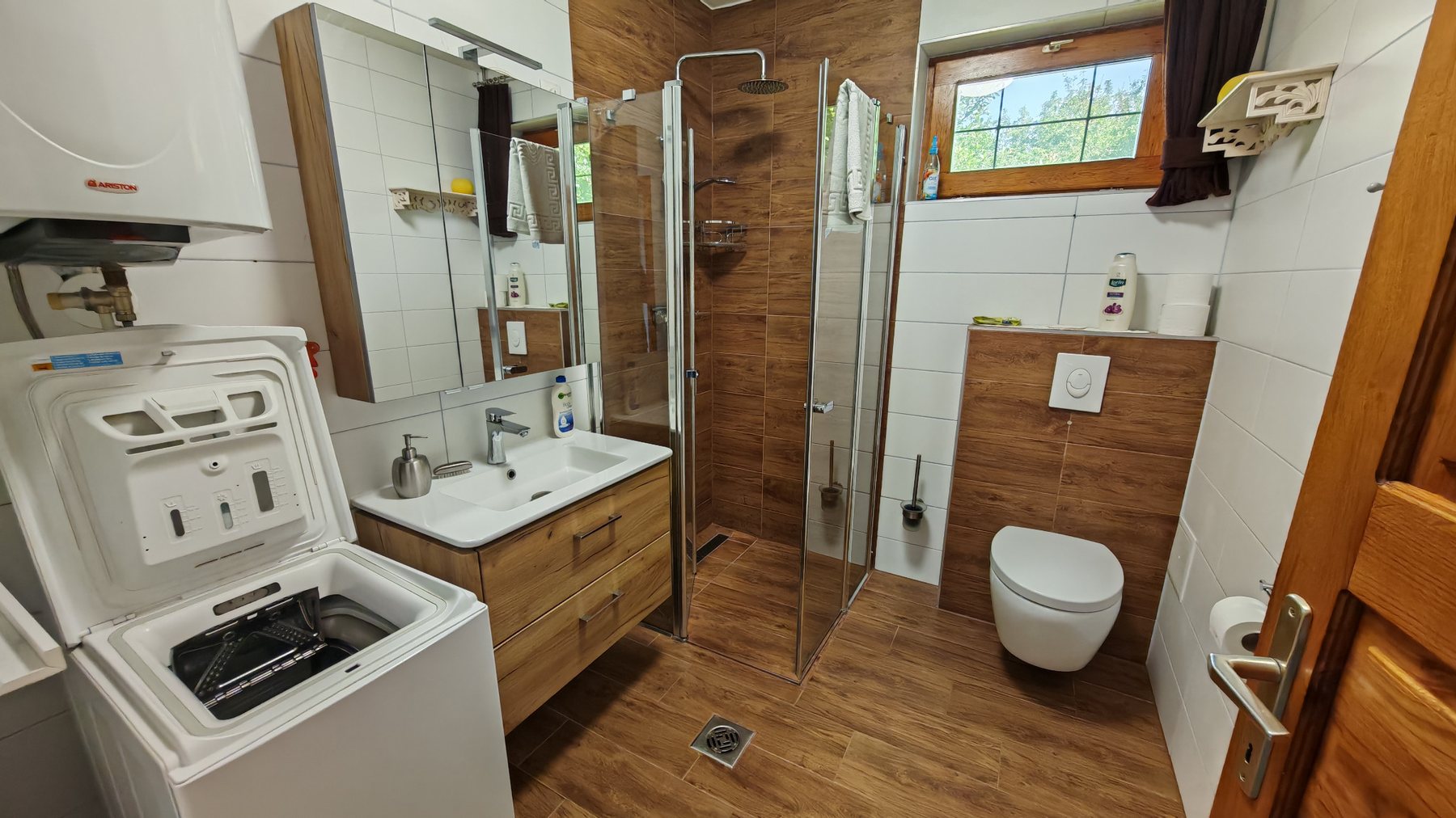 Einfamilienhaus mit Ferienwohnung in Szentliszló